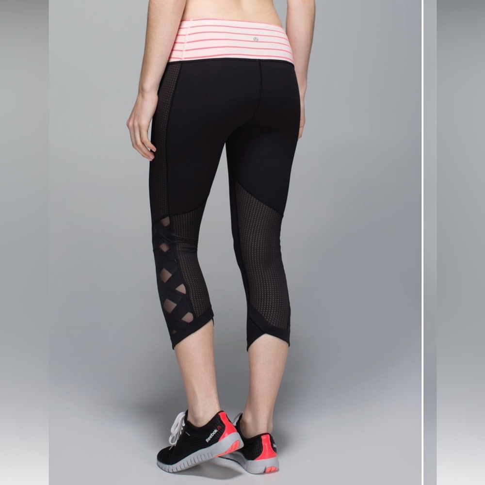 Lululemon Var-City Crop Black / Quiet Stripe Butter Pink Electric Coral
